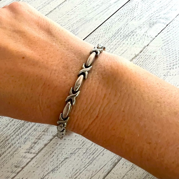 Sterling Jewelry - Vintage Sterling Silver Bracelet stamped 925 Italy
Measures 7.5 inches long